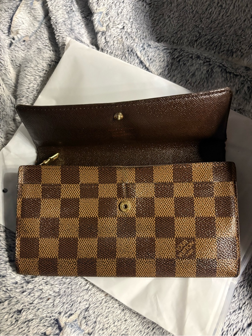 Authentic Vintage Louis Vuitton Damier Ebene
Sarah Long Wallet - Clean Interior